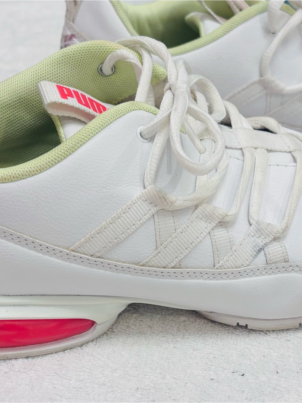Almost Brand New Women’s Puma Sneakers - Size 8.5 USA / 39 Euro - Box 18A - Picture 4 of 6